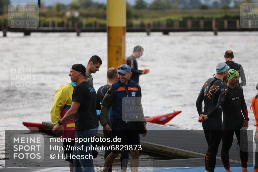 25.08.2024 - Elbe Triathlon Hamburg H.Heesch http://msf.ph/oto/6829873 25.08.2024 07:54:47 Schwimmen  meine-sportfotos.de