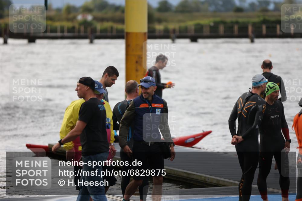 25.08.2024 - Elbe Triathlon Hamburg H.Heesch http://msf.ph/oto/6829875 25.08.2024 07:54:48 Schwimmen  meine-sportfotos.de