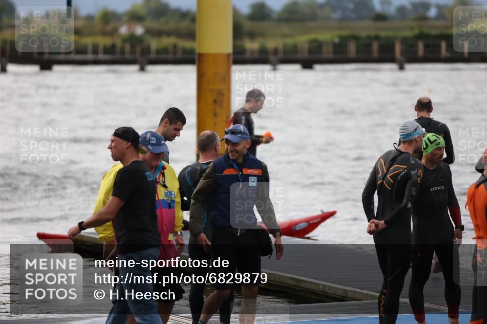 25.08.2024 - Elbe Triathlon Hamburg H.Heesch http://msf.ph/oto/6829879 25.08.2024 07:54:48 Schwimmen  meine-sportfotos.de