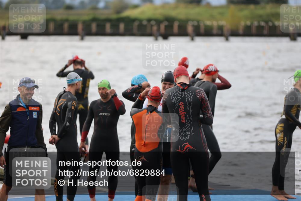 25.08.2024 - Elbe Triathlon Hamburg H.Heesch http://msf.ph/oto/6829884 25.08.2024 07:54:49 Schwimmen  meine-sportfotos.de