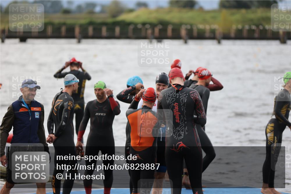 25.08.2024 - Elbe Triathlon Hamburg H.Heesch http://msf.ph/oto/6829887 25.08.2024 07:54:49 Schwimmen  meine-sportfotos.de