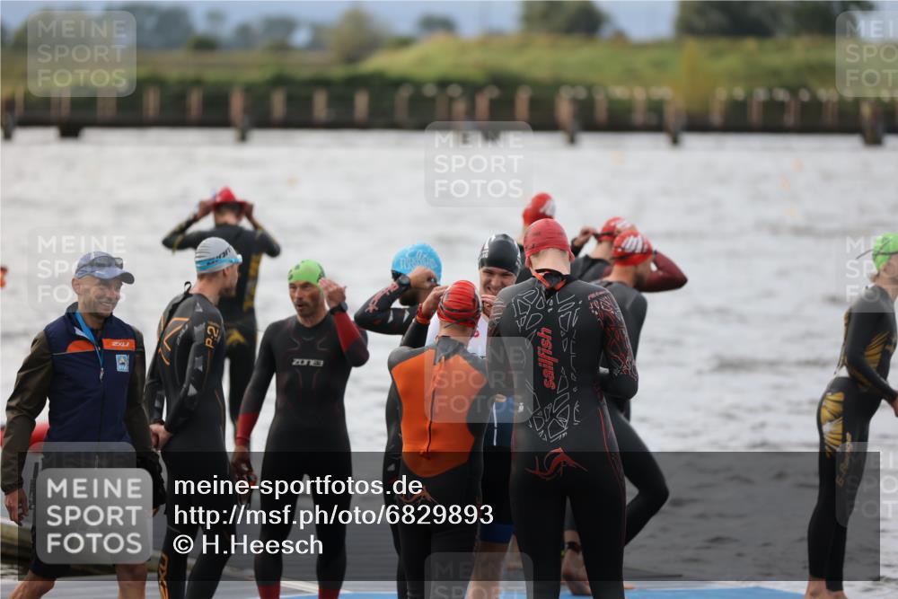 25.08.2024 - Elbe Triathlon Hamburg H.Heesch http://msf.ph/oto/6829893 25.08.2024 07:54:49 Schwimmen  meine-sportfotos.de
