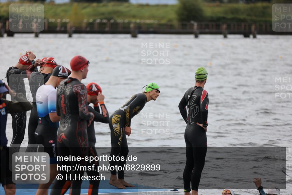 25.08.2024 - Elbe Triathlon Hamburg H.Heesch http://msf.ph/oto/6829899 25.08.2024 07:54:51 Schwimmen  meine-sportfotos.de