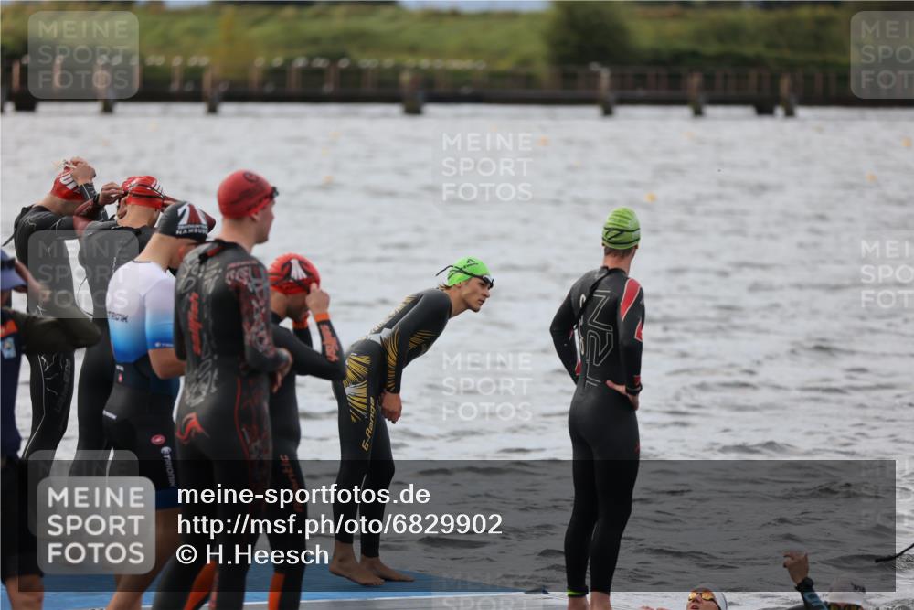 25.08.2024 - Elbe Triathlon Hamburg H.Heesch http://msf.ph/oto/6829902 25.08.2024 07:54:52 Schwimmen  meine-sportfotos.de