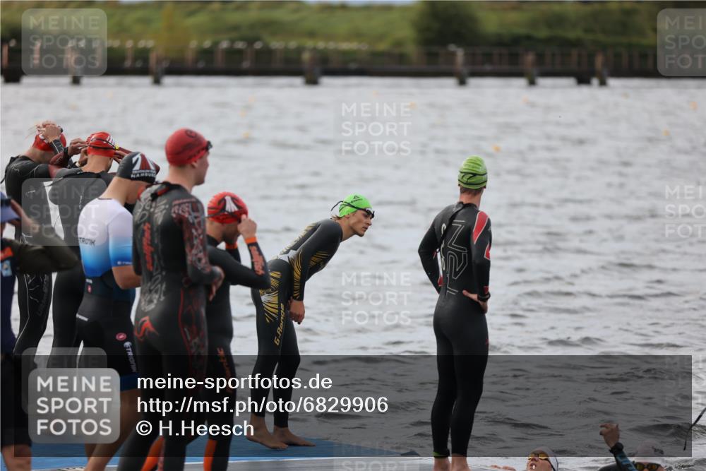 25.08.2024 - Elbe Triathlon Hamburg H.Heesch http://msf.ph/oto/6829906 25.08.2024 07:54:52 Schwimmen  meine-sportfotos.de