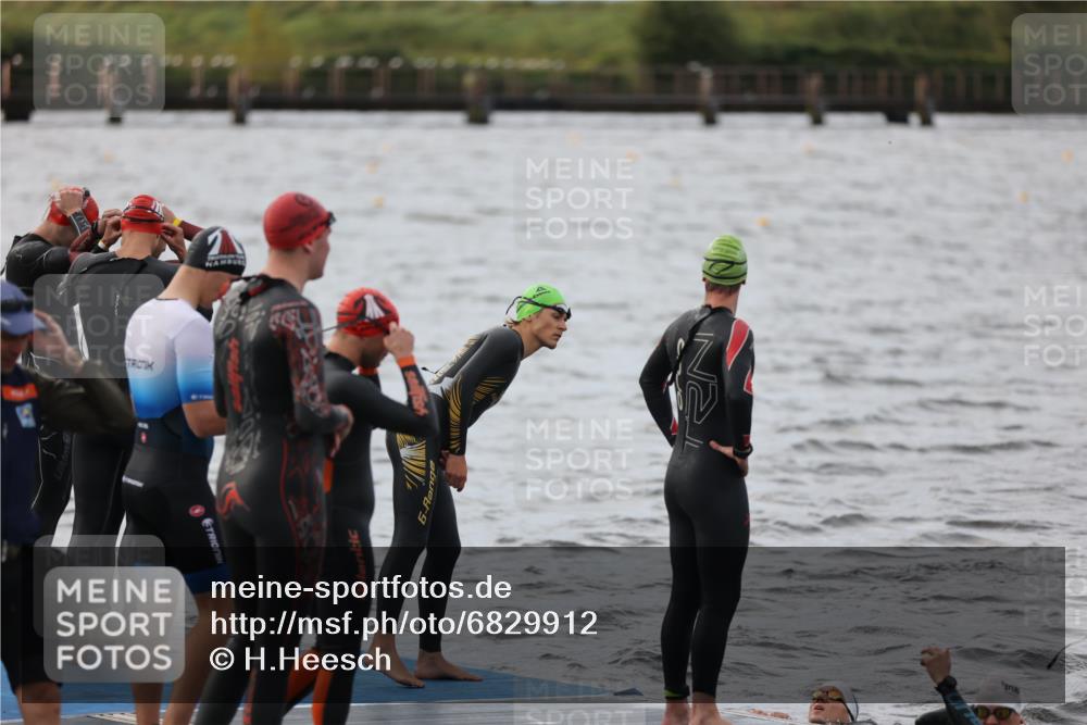 25.08.2024 - Elbe Triathlon Hamburg H.Heesch http://msf.ph/oto/6829912 25.08.2024 07:54:52 Schwimmen  meine-sportfotos.de