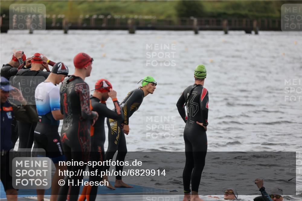 25.08.2024 - Elbe Triathlon Hamburg H.Heesch http://msf.ph/oto/6829914 25.08.2024 07:54:52 Schwimmen  meine-sportfotos.de