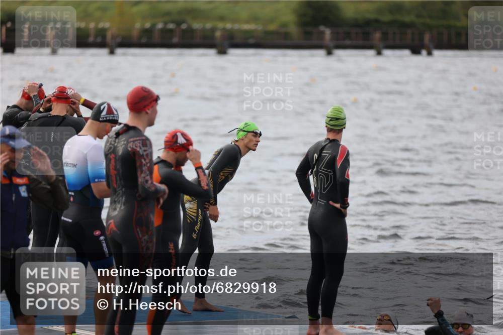 25.08.2024 - Elbe Triathlon Hamburg H.Heesch http://msf.ph/oto/6829918 25.08.2024 07:54:52 Schwimmen  meine-sportfotos.de