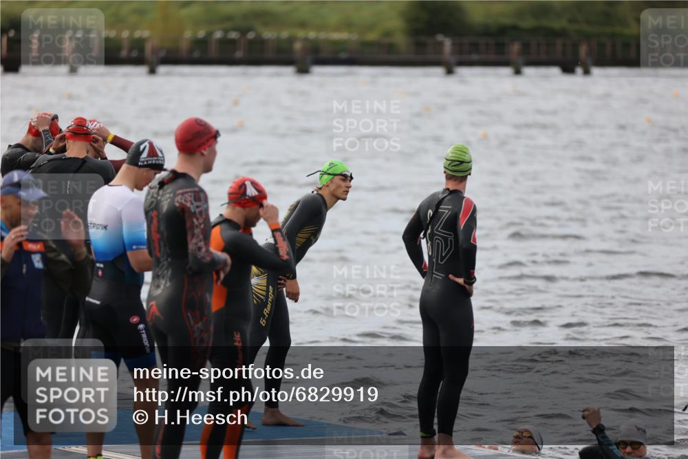 25.08.2024 - Elbe Triathlon Hamburg H.Heesch http://msf.ph/oto/6829919 25.08.2024 07:54:52 Schwimmen  meine-sportfotos.de
