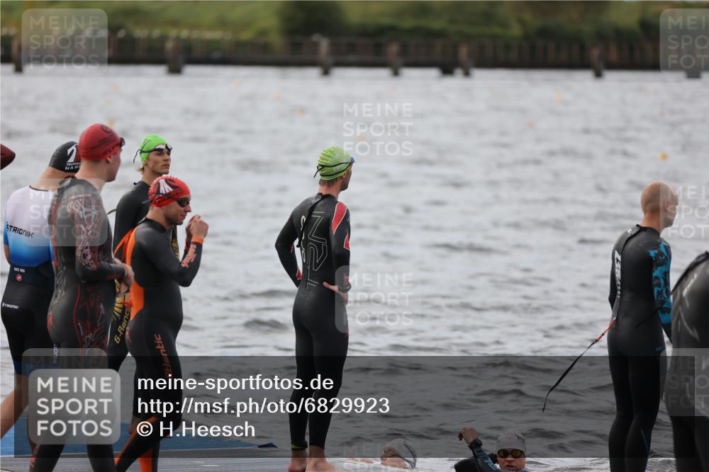 25.08.2024 - Elbe Triathlon Hamburg H.Heesch http://msf.ph/oto/6829923 25.08.2024 07:54:52 Schwimmen  meine-sportfotos.de
