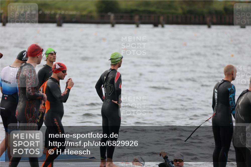 25.08.2024 - Elbe Triathlon Hamburg H.Heesch http://msf.ph/oto/6829926 25.08.2024 07:54:52 Schwimmen  meine-sportfotos.de