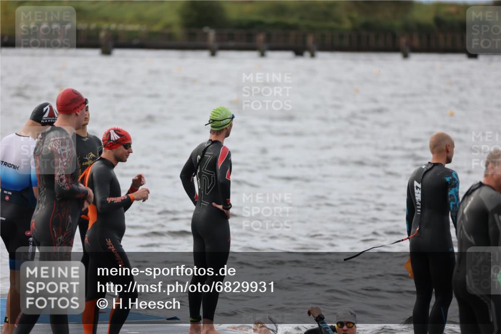 25.08.2024 - Elbe Triathlon Hamburg H.Heesch http://msf.ph/oto/6829931 25.08.2024 07:54:53 Schwimmen  meine-sportfotos.de