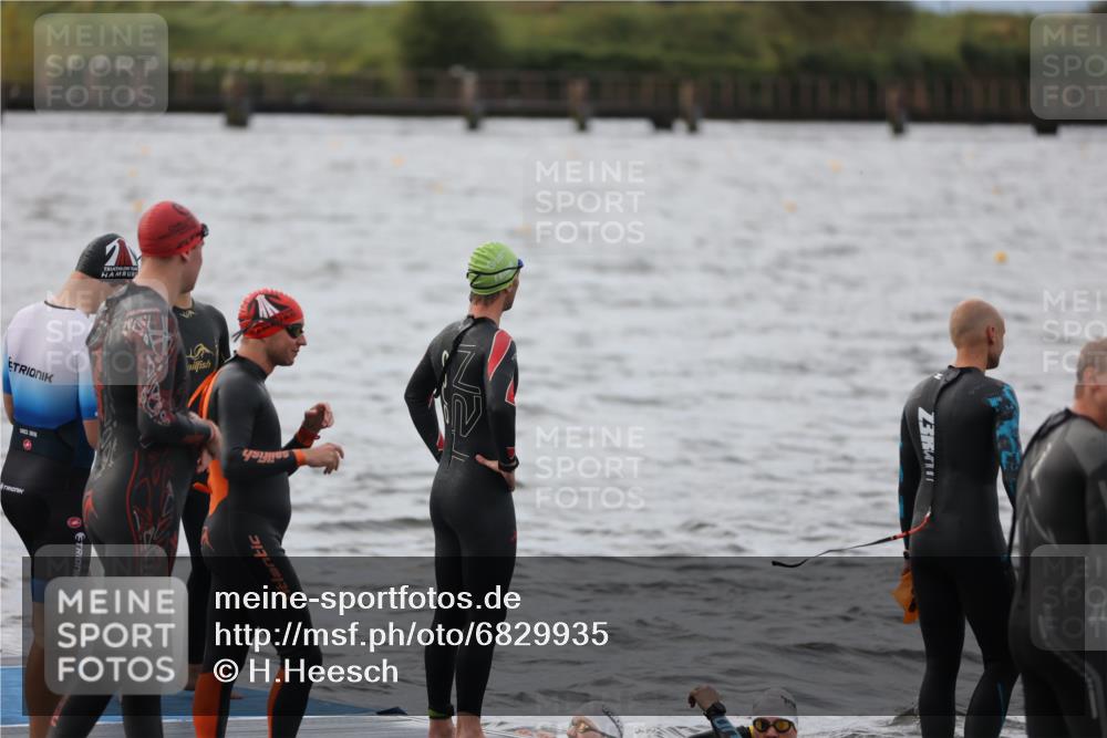 25.08.2024 - Elbe Triathlon Hamburg H.Heesch http://msf.ph/oto/6829935 25.08.2024 07:54:53 Schwimmen  meine-sportfotos.de