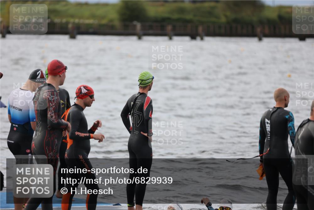 25.08.2024 - Elbe Triathlon Hamburg H.Heesch http://msf.ph/oto/6829939 25.08.2024 07:54:53 Schwimmen  meine-sportfotos.de