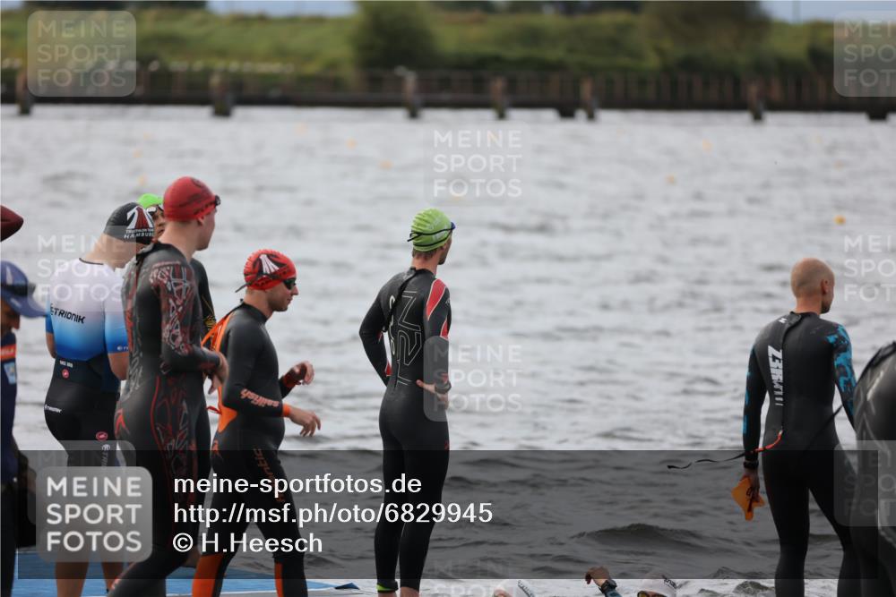 25.08.2024 - Elbe Triathlon Hamburg H.Heesch http://msf.ph/oto/6829945 25.08.2024 07:54:53 Schwimmen  meine-sportfotos.de