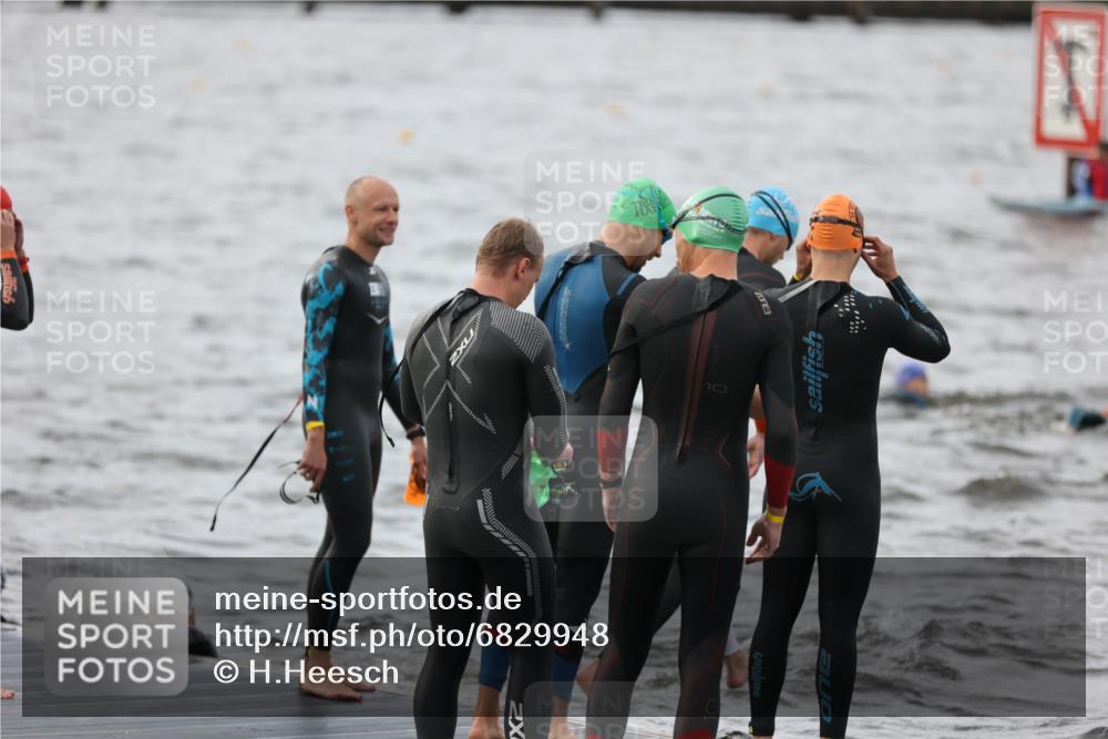 25.08.2024 - Elbe Triathlon Hamburg H.Heesch http://msf.ph/oto/6829948 25.08.2024 07:54:55 Schwimmen  meine-sportfotos.de
