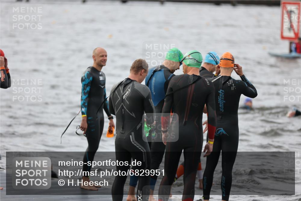 25.08.2024 - Elbe Triathlon Hamburg H.Heesch http://msf.ph/oto/6829951 25.08.2024 07:54:55 Schwimmen  meine-sportfotos.de