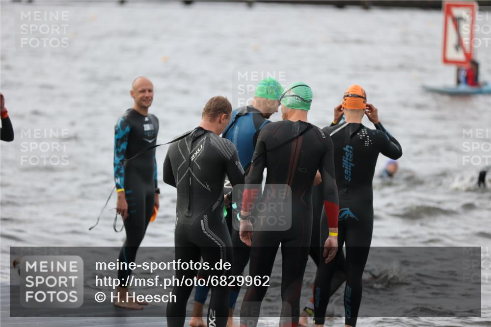 25.08.2024 - Elbe Triathlon Hamburg H.Heesch http://msf.ph/oto/6829962 25.08.2024 07:54:55 Schwimmen  meine-sportfotos.de