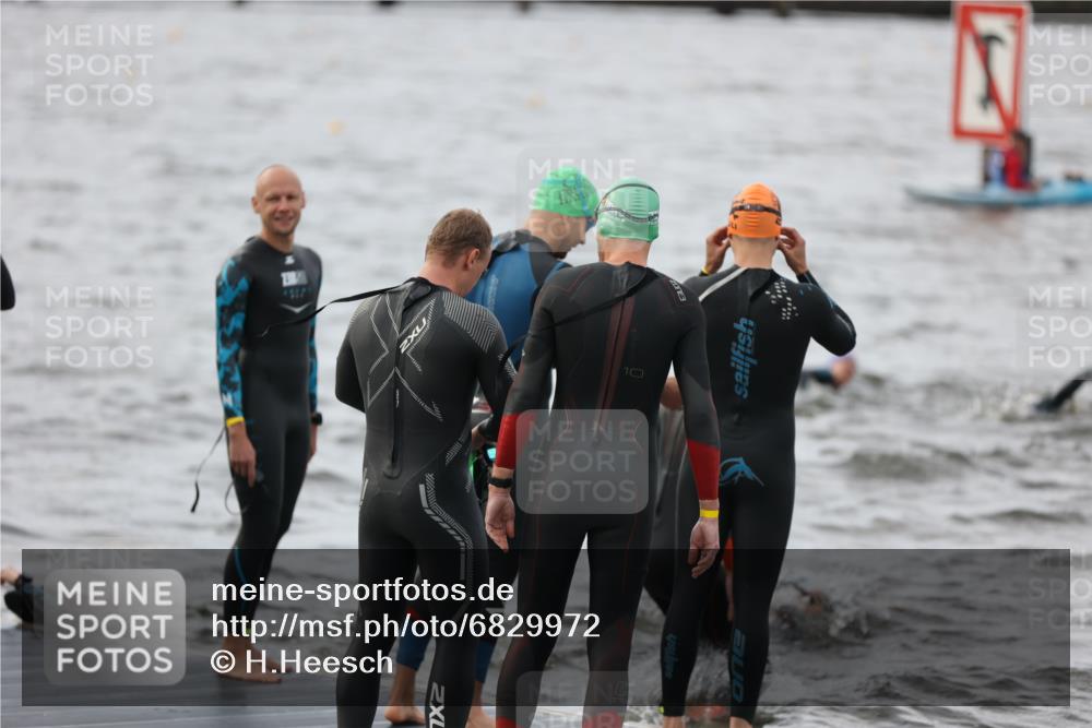25.08.2024 - Elbe Triathlon Hamburg H.Heesch http://msf.ph/oto/6829972 25.08.2024 07:54:55 Schwimmen  meine-sportfotos.de