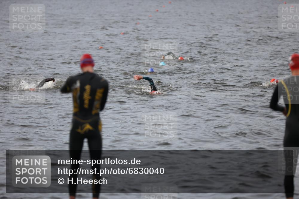 25.08.2024 - Elbe Triathlon Hamburg H.Heesch http://msf.ph/oto/6830040 25.08.2024 07:55:54 Schwimmen  meine-sportfotos.de