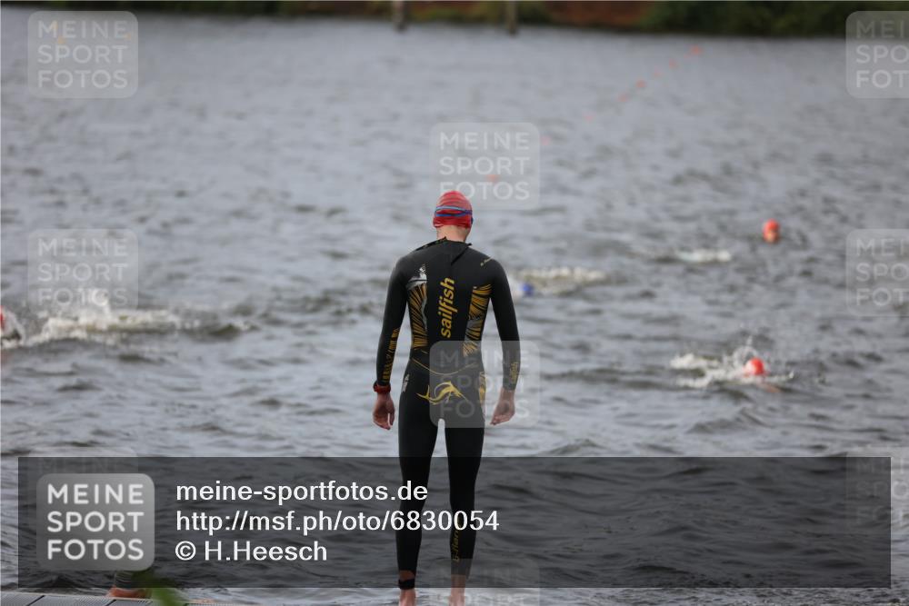 25.08.2024 - Elbe Triathlon Hamburg H.Heesch http://msf.ph/oto/6830054 25.08.2024 07:56:00 Schwimmen  meine-sportfotos.de