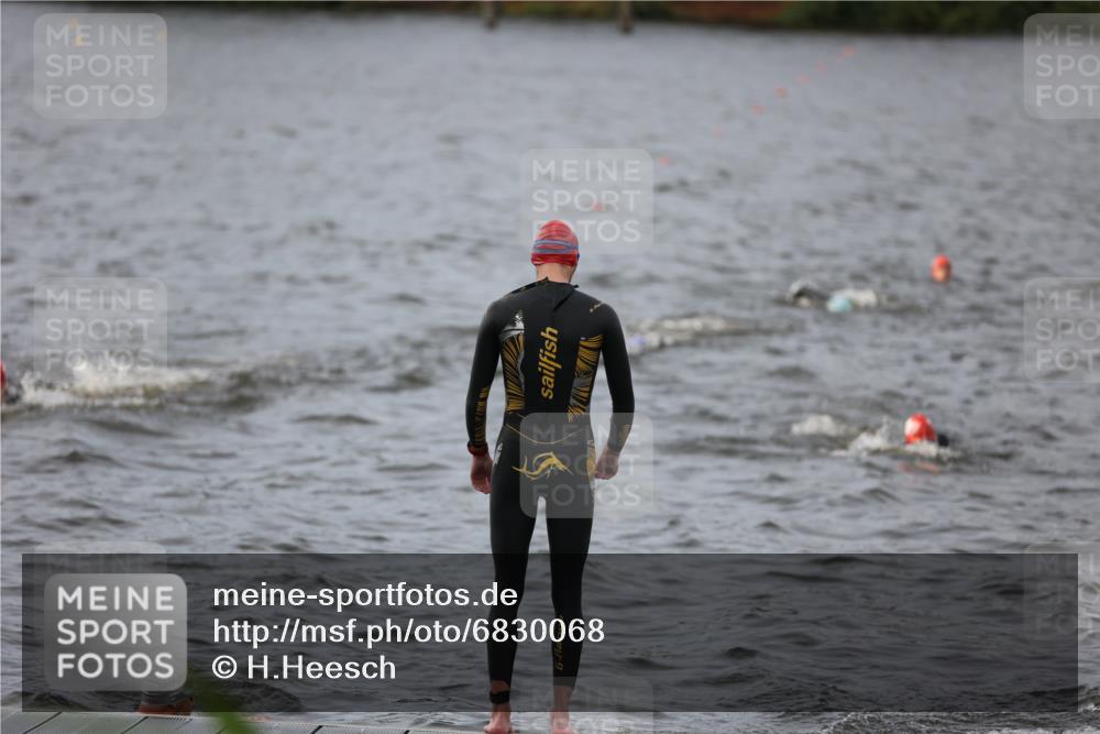 25.08.2024 - Elbe Triathlon Hamburg H.Heesch http://msf.ph/oto/6830068 25.08.2024 07:56:00 Schwimmen  meine-sportfotos.de