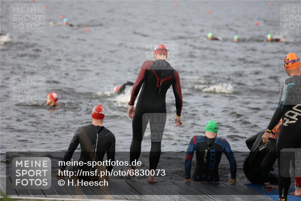 25.08.2024 - Elbe Triathlon Hamburg H.Heesch http://msf.ph/oto/6830073 25.08.2024 07:56:02 Schwimmen  meine-sportfotos.de