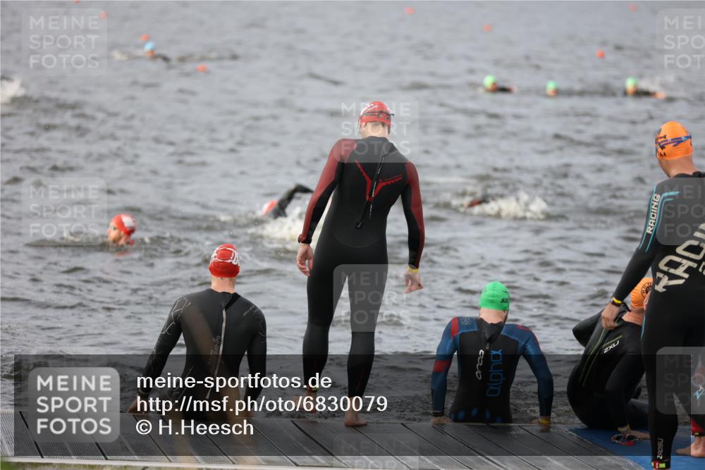 25.08.2024 - Elbe Triathlon Hamburg H.Heesch http://msf.ph/oto/6830079 25.08.2024 07:56:03 Schwimmen  meine-sportfotos.de