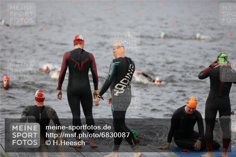 25.08.2024 - Elbe Triathlon Hamburg H.Heesch http://msf.ph/oto/6830087 25.08.2024 07:56:04 Schwimmen  meine-sportfotos.de