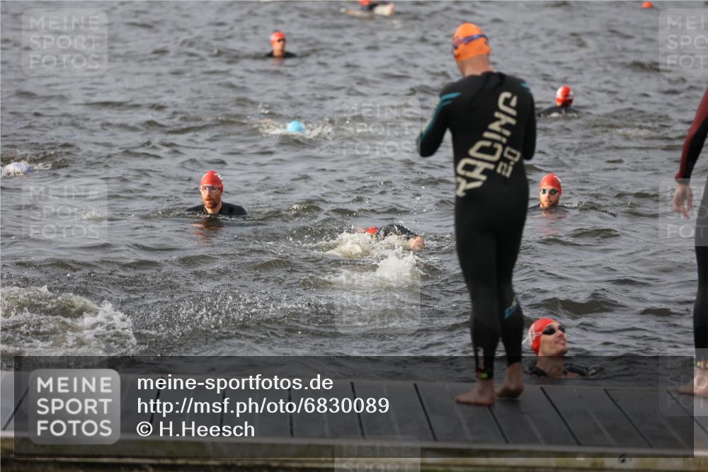 25.08.2024 - Elbe Triathlon Hamburg H.Heesch http://msf.ph/oto/6830089 25.08.2024 07:56:09 Schwimmen  meine-sportfotos.de