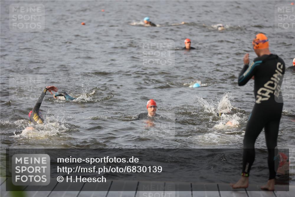 25.08.2024 - Elbe Triathlon Hamburg H.Heesch http://msf.ph/oto/6830139 25.08.2024 07:56:10 Schwimmen  meine-sportfotos.de