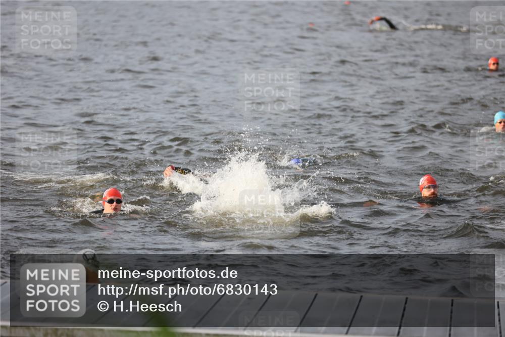 25.08.2024 - Elbe Triathlon Hamburg H.Heesch http://msf.ph/oto/6830143 25.08.2024 07:56:11 Schwimmen  meine-sportfotos.de