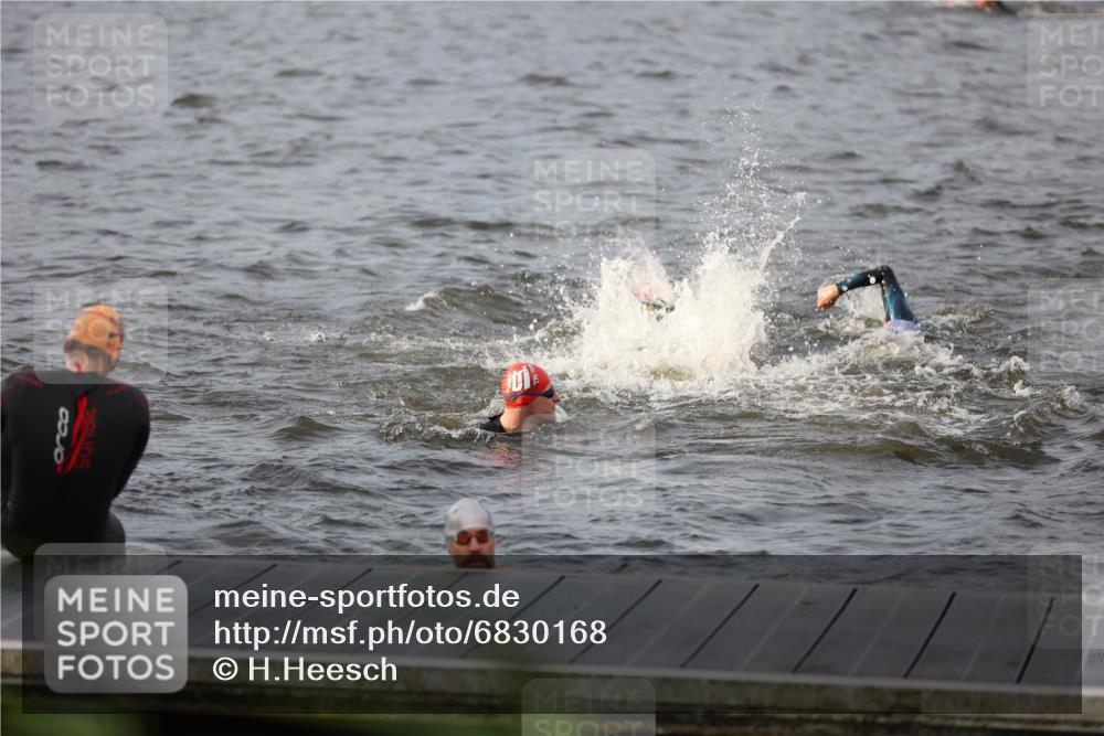 25.08.2024 - Elbe Triathlon Hamburg H.Heesch http://msf.ph/oto/6830168 25.08.2024 07:56:12 Schwimmen  meine-sportfotos.de