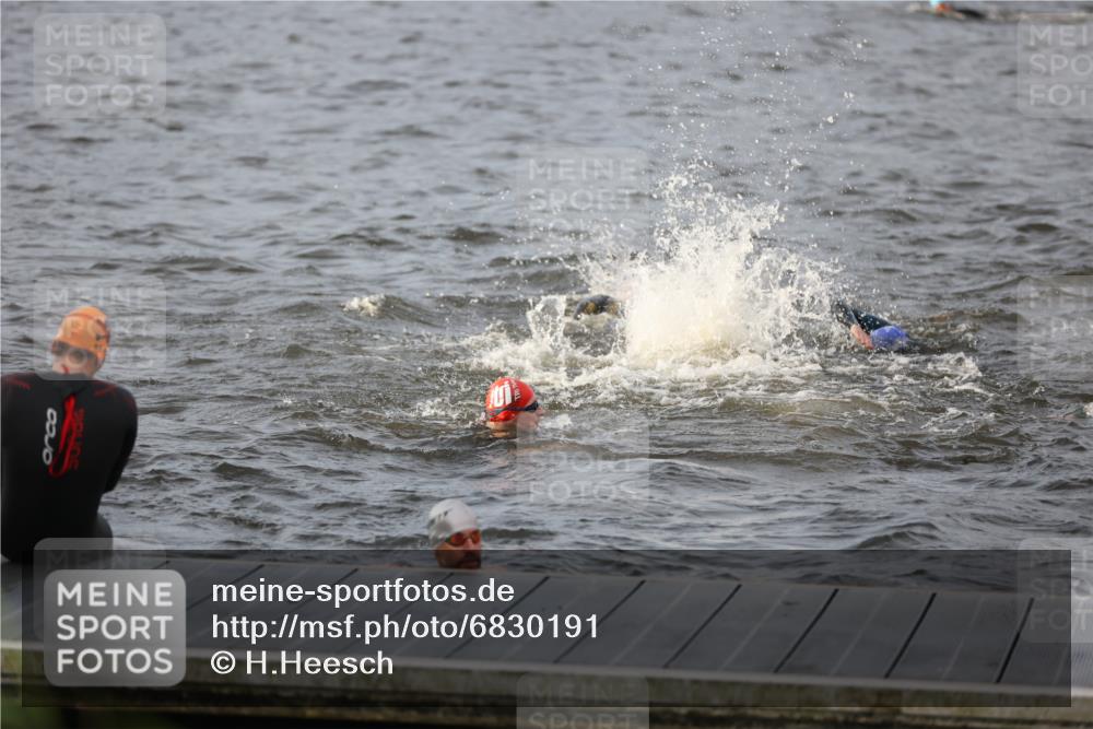 25.08.2024 - Elbe Triathlon Hamburg H.Heesch http://msf.ph/oto/6830191 25.08.2024 07:56:12 Schwimmen  meine-sportfotos.de
