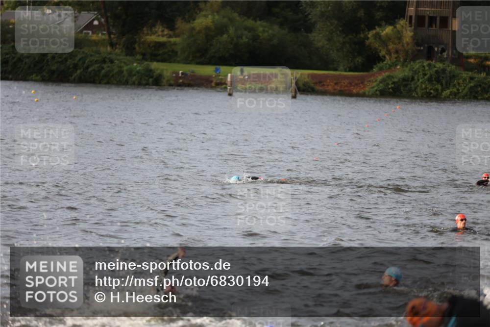 25.08.2024 - Elbe Triathlon Hamburg H.Heesch http://msf.ph/oto/6830194 25.08.2024 07:56:13 Schwimmen  meine-sportfotos.de