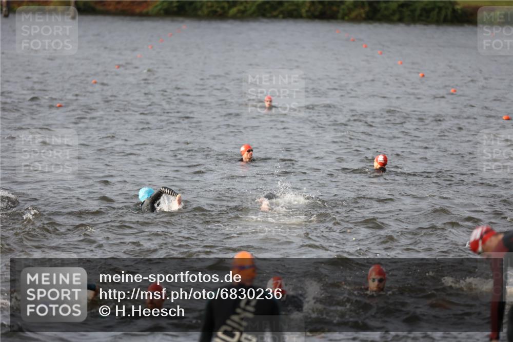 25.08.2024 - Elbe Triathlon Hamburg H.Heesch http://msf.ph/oto/6830236 25.08.2024 07:56:16 Schwimmen  meine-sportfotos.de