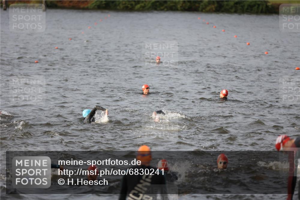 25.08.2024 - Elbe Triathlon Hamburg H.Heesch http://msf.ph/oto/6830241 25.08.2024 07:56:16 Schwimmen  meine-sportfotos.de