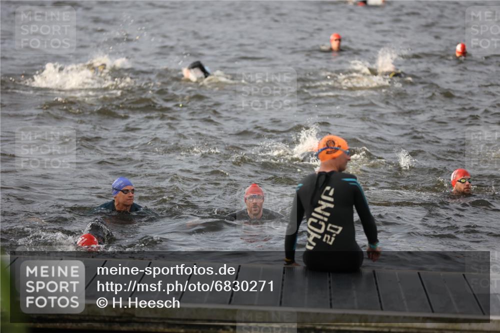 25.08.2024 - Elbe Triathlon Hamburg H.Heesch http://msf.ph/oto/6830271 25.08.2024 07:56:18 Schwimmen  meine-sportfotos.de