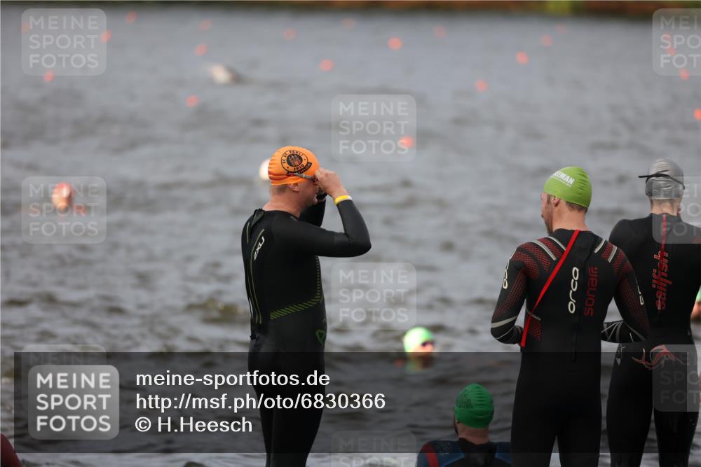 25.08.2024 - Elbe Triathlon Hamburg H.Heesch http://msf.ph/oto/6830366 25.08.2024 07:56:38 Schwimmen  meine-sportfotos.de