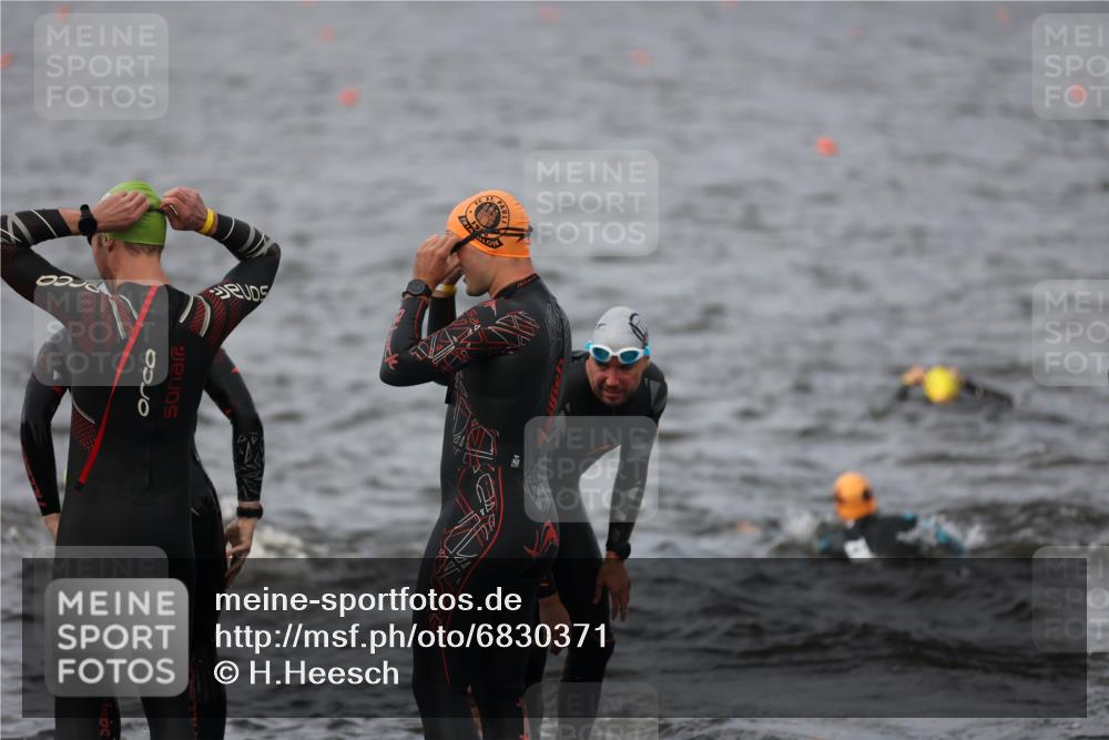 25.08.2024 - Elbe Triathlon Hamburg H.Heesch http://msf.ph/oto/6830371 25.08.2024 07:56:55 Schwimmen  meine-sportfotos.de