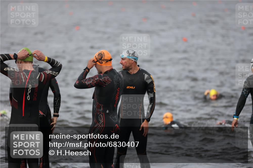 25.08.2024 - Elbe Triathlon Hamburg H.Heesch http://msf.ph/oto/6830407 25.08.2024 07:56:56 Schwimmen  meine-sportfotos.de