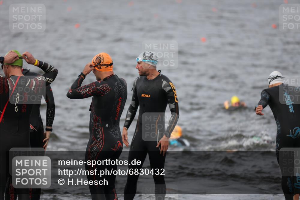 25.08.2024 - Elbe Triathlon Hamburg H.Heesch http://msf.ph/oto/6830432 25.08.2024 07:56:56 Schwimmen  meine-sportfotos.de