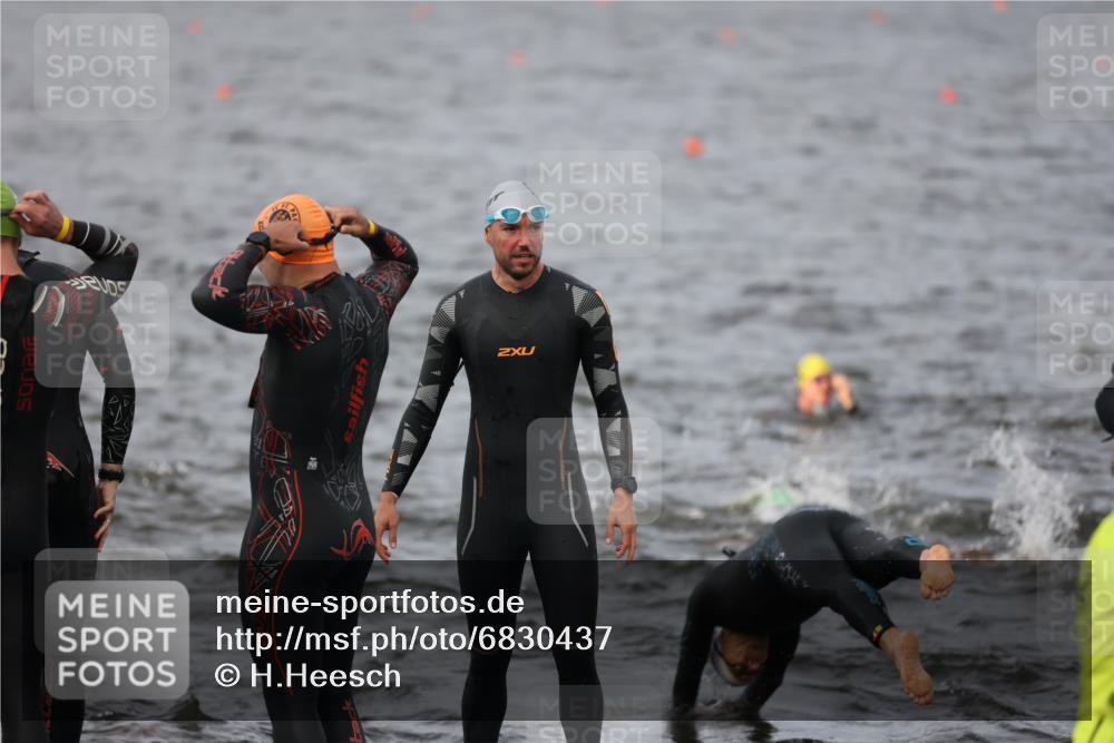 25.08.2024 - Elbe Triathlon Hamburg H.Heesch http://msf.ph/oto/6830437 25.08.2024 07:56:57 Schwimmen  meine-sportfotos.de