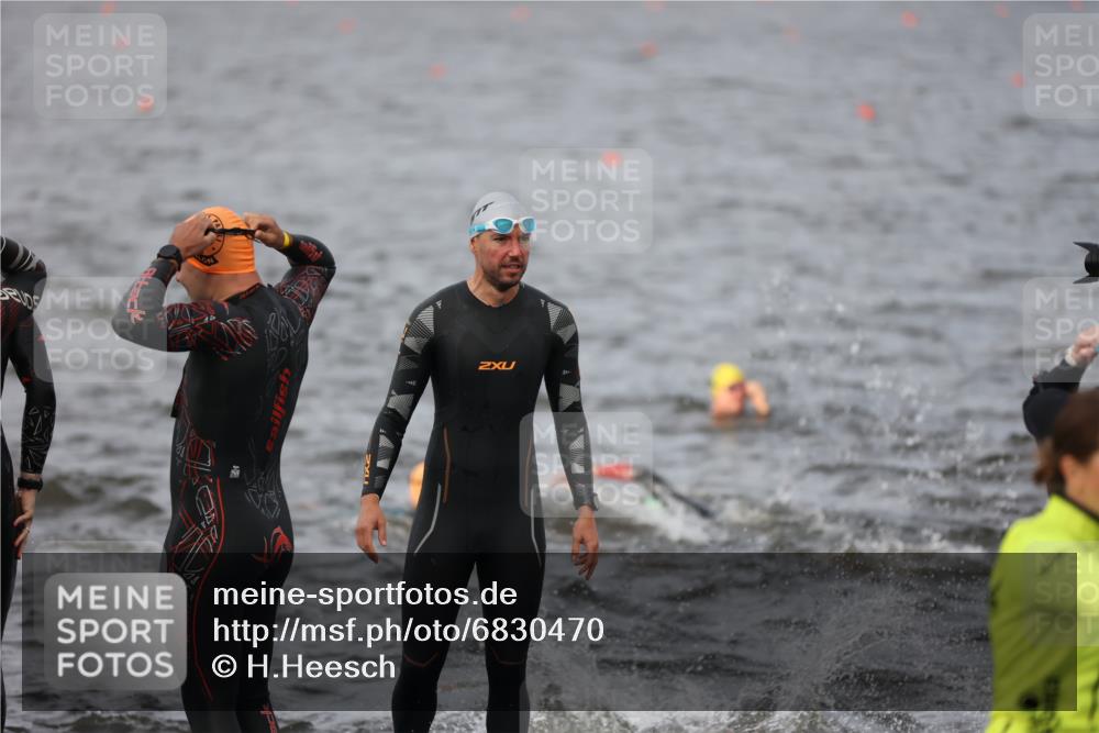 25.08.2024 - Elbe Triathlon Hamburg H.Heesch http://msf.ph/oto/6830470 25.08.2024 07:56:57 Schwimmen  meine-sportfotos.de