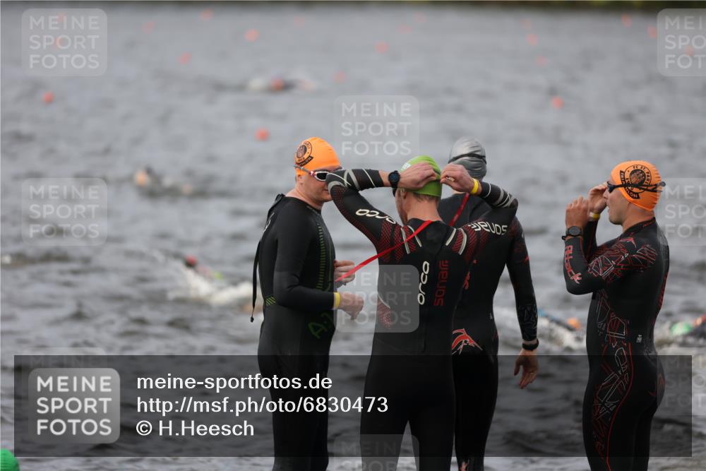 25.08.2024 - Elbe Triathlon Hamburg H.Heesch http://msf.ph/oto/6830473 25.08.2024 07:57:00 Schwimmen  meine-sportfotos.de
