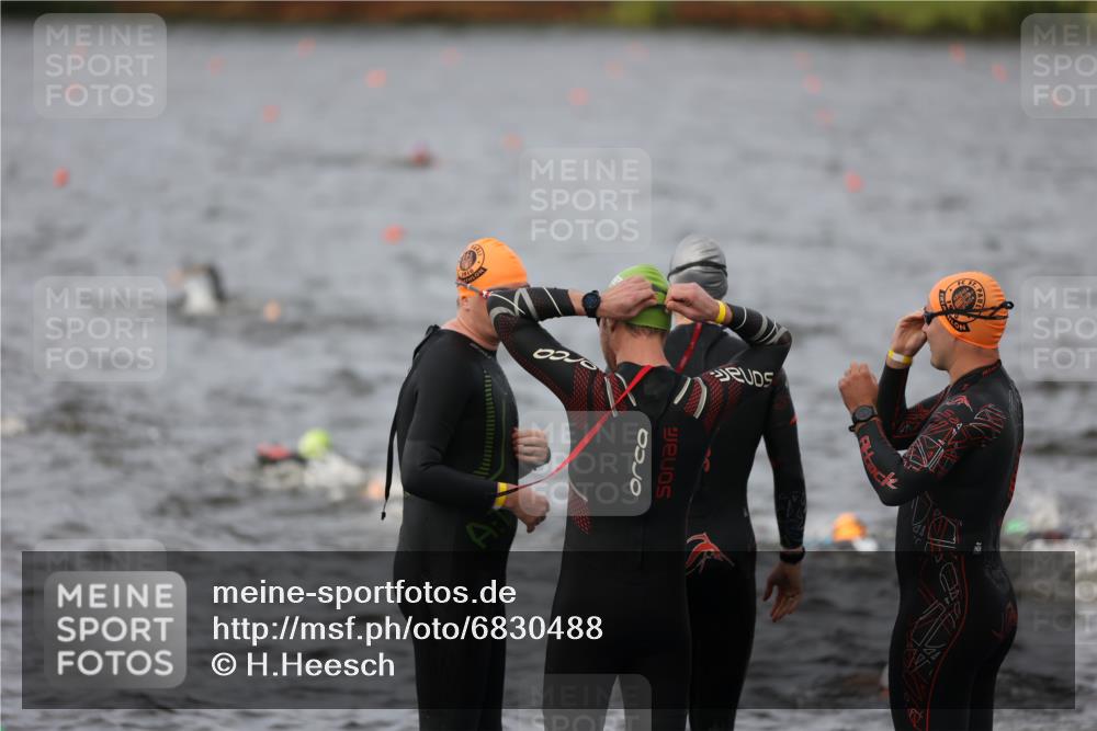 25.08.2024 - Elbe Triathlon Hamburg H.Heesch http://msf.ph/oto/6830488 25.08.2024 07:57:00 Schwimmen  meine-sportfotos.de