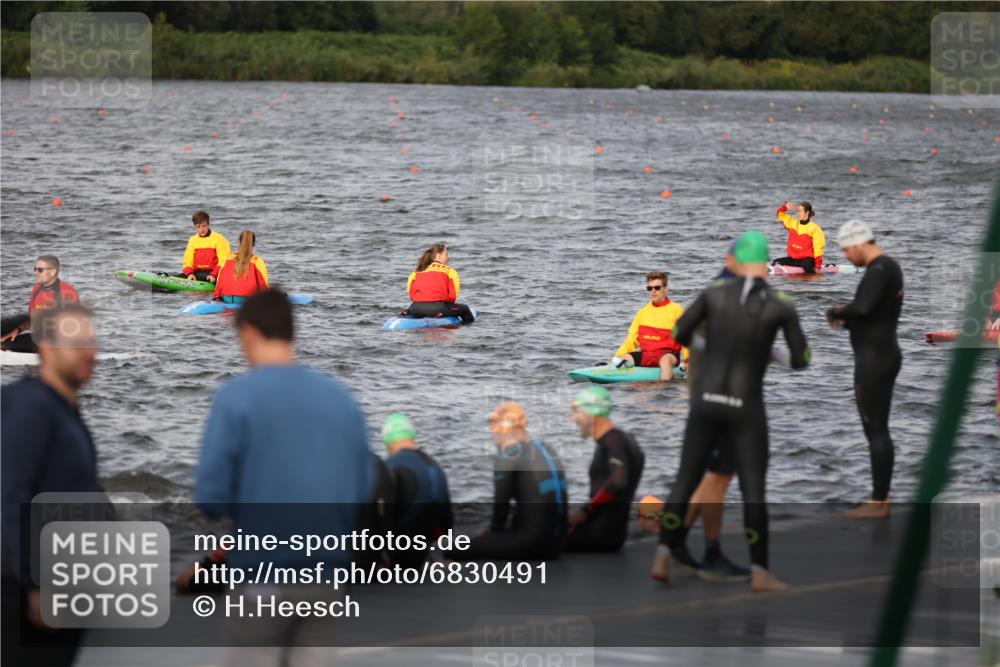 25.08.2024 - Elbe Triathlon Hamburg H.Heesch http://msf.ph/oto/6830491 25.08.2024 07:58:31 Schwimmen  meine-sportfotos.de