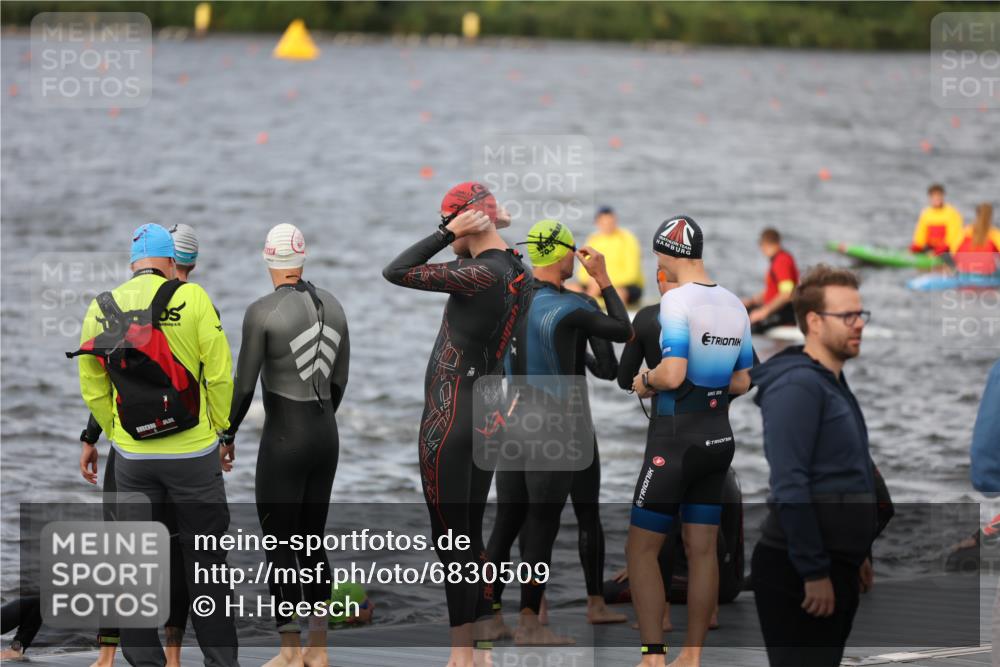 25.08.2024 - Elbe Triathlon Hamburg H.Heesch http://msf.ph/oto/6830509 25.08.2024 07:58:34 Schwimmen  meine-sportfotos.de