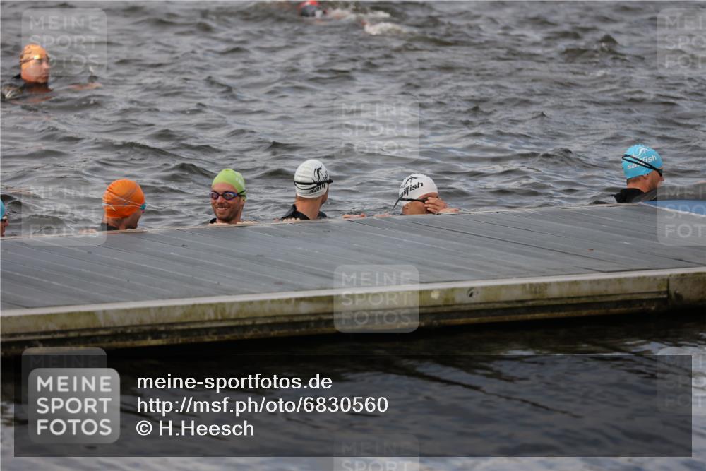 25.08.2024 - Elbe Triathlon Hamburg H.Heesch http://msf.ph/oto/6830560 25.08.2024 07:58:42 Schwimmen  meine-sportfotos.de