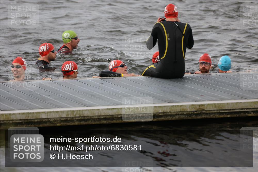 25.08.2024 - Elbe Triathlon Hamburg H.Heesch http://msf.ph/oto/6830581 25.08.2024 07:58:45 Schwimmen  meine-sportfotos.de